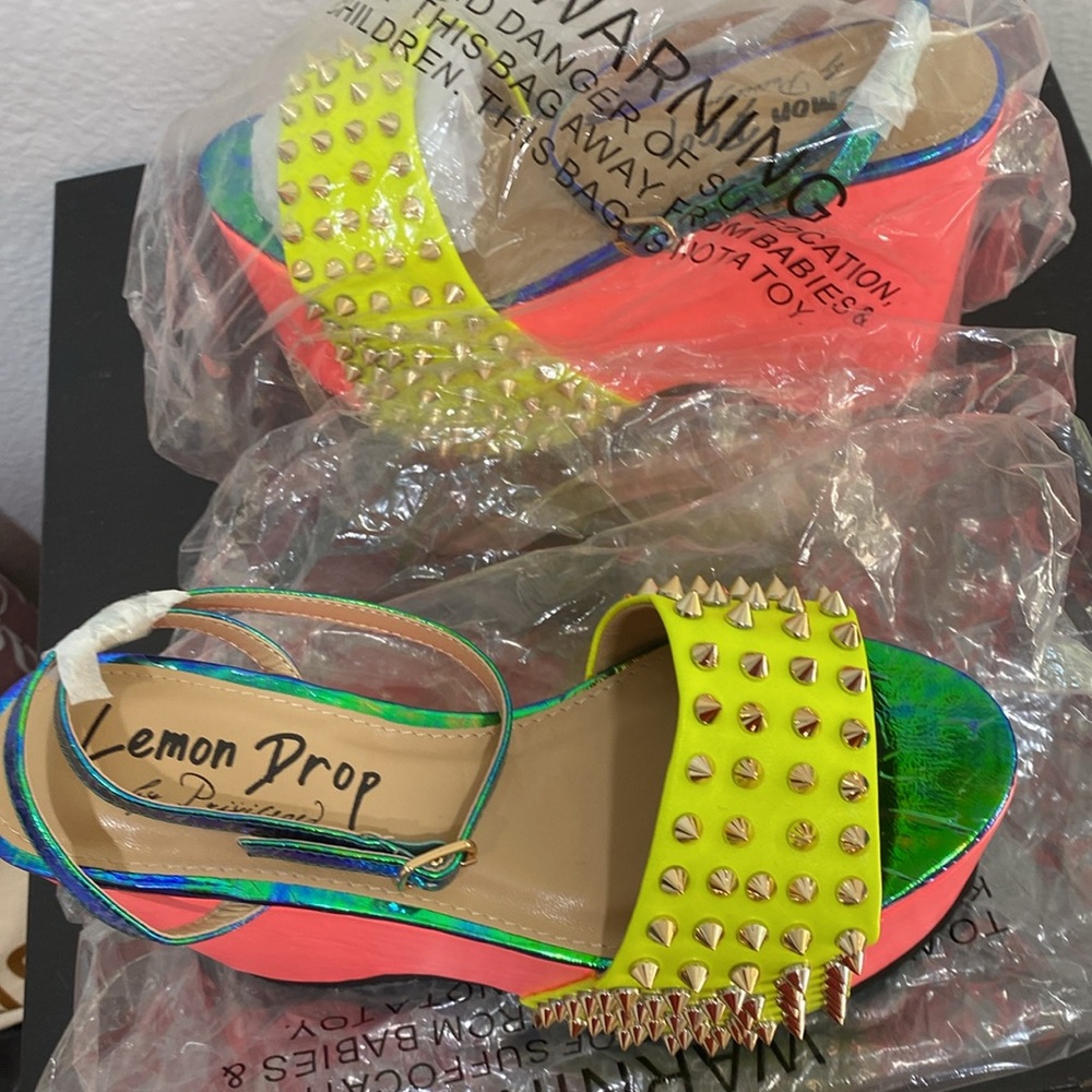 NWT LEMON DROP BY PRIVILEGE BRAND NEW WEDGES - Picture 2 of 5